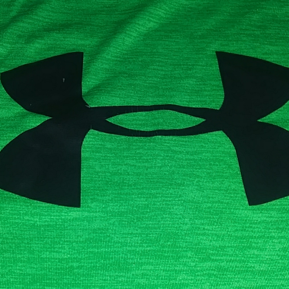 Green and black under armour shirt